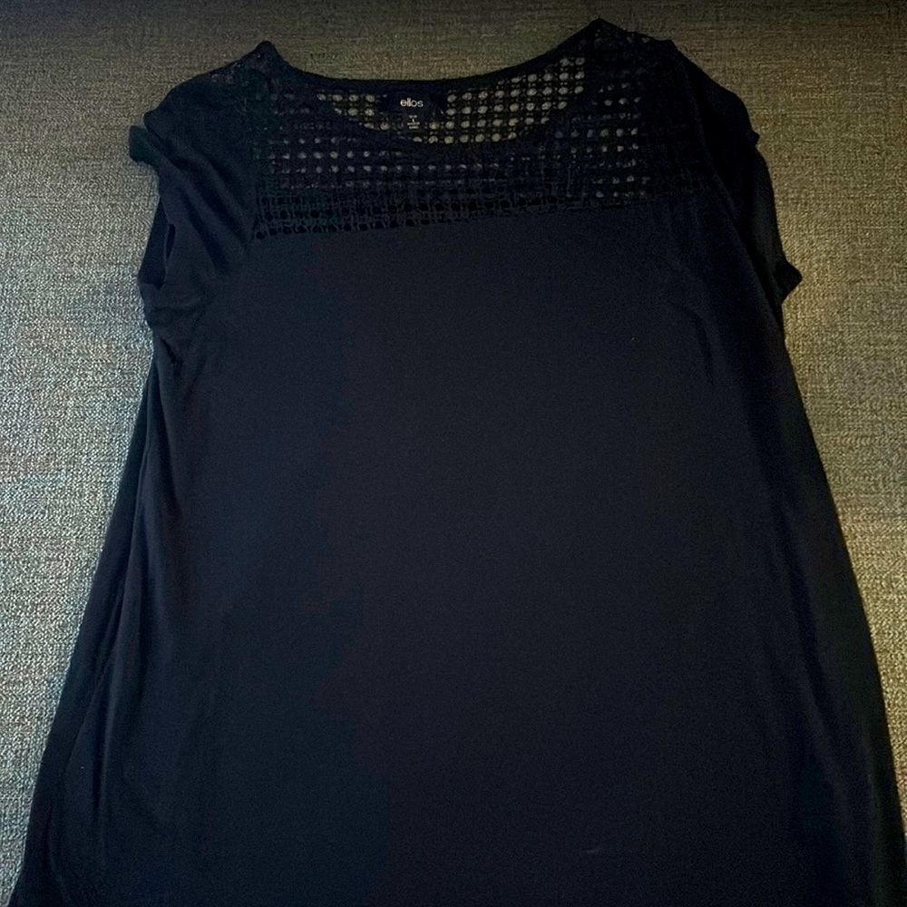 Short sleeved tee.